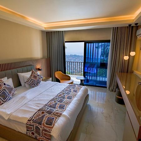 The Country Lodge Hotel Freetown Luaran gambar