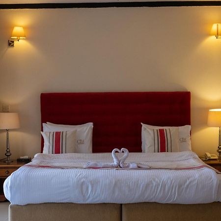 The Country Lodge Hotel Freetown Luaran gambar