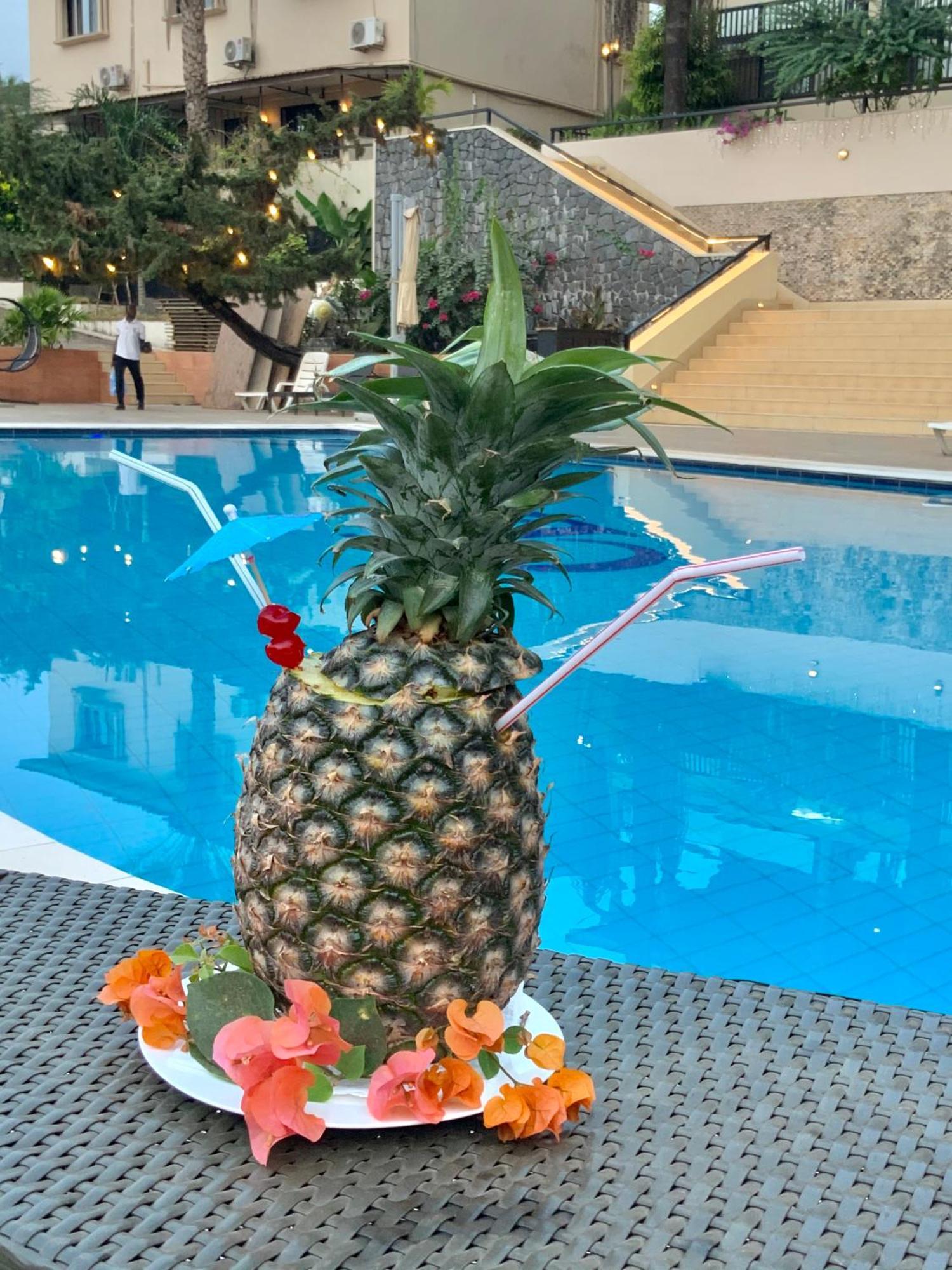The Country Lodge Hotel Freetown Luaran gambar