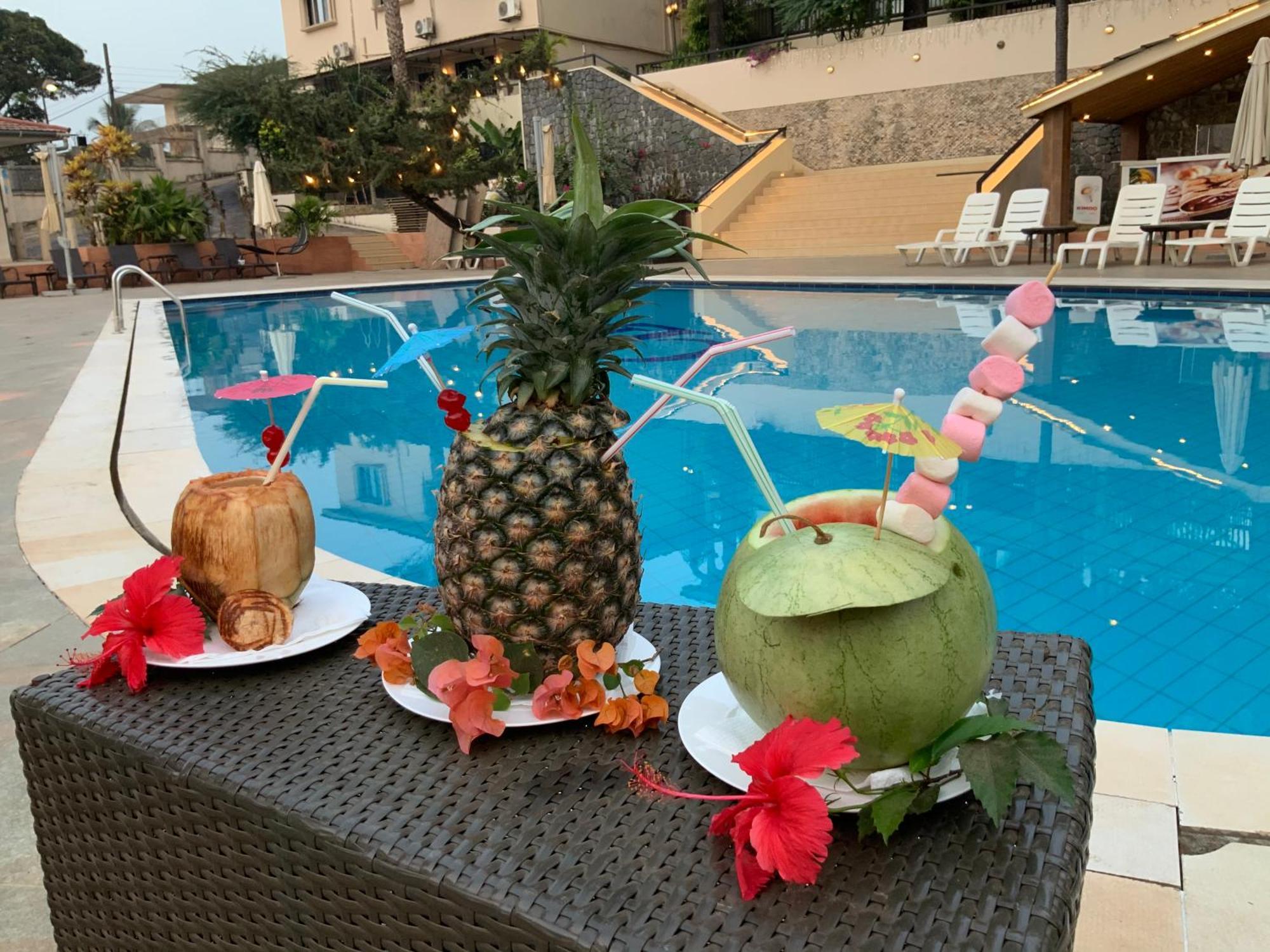 The Country Lodge Hotel Freetown Luaran gambar
