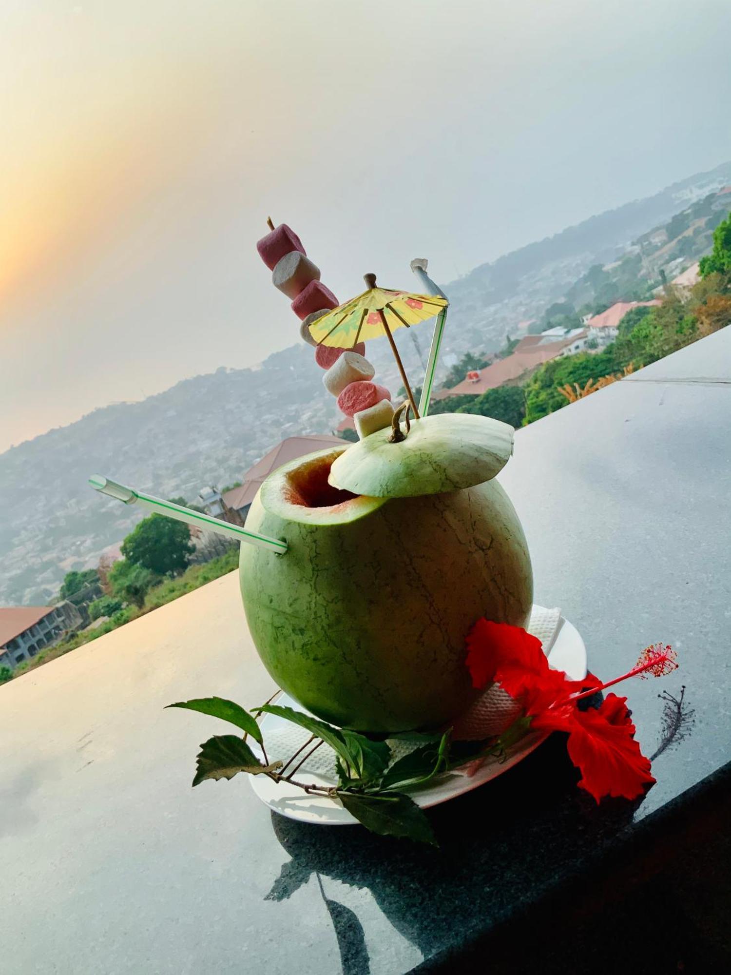 The Country Lodge Hotel Freetown Luaran gambar
