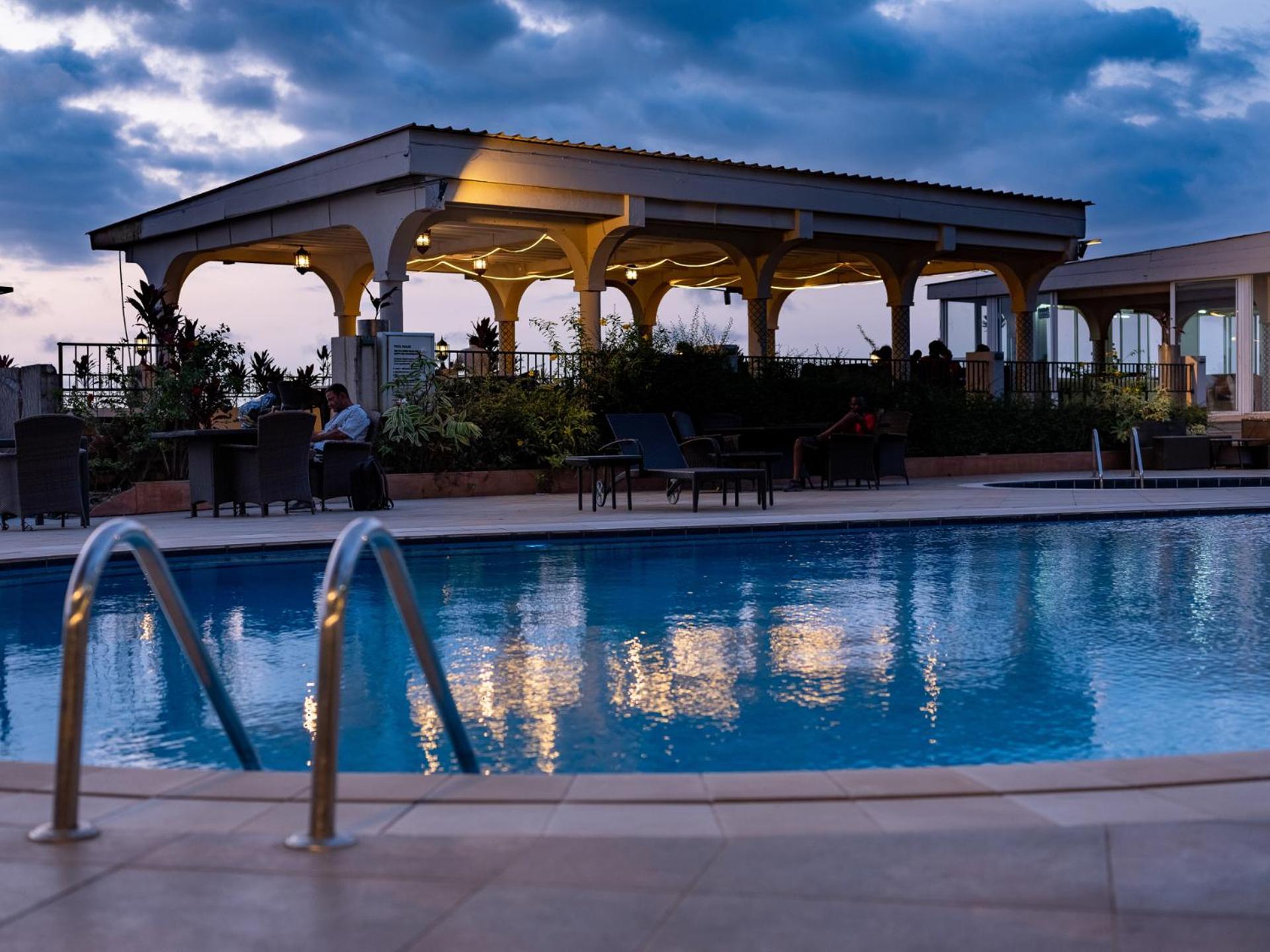 The Country Lodge Hotel Freetown Luaran gambar