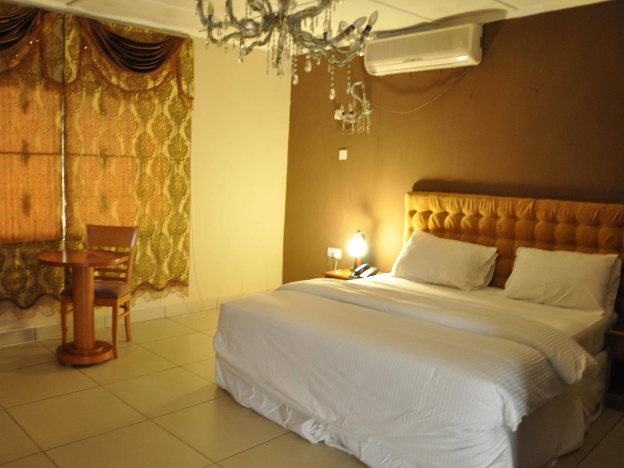 The Country Lodge Hotel Freetown Luaran gambar