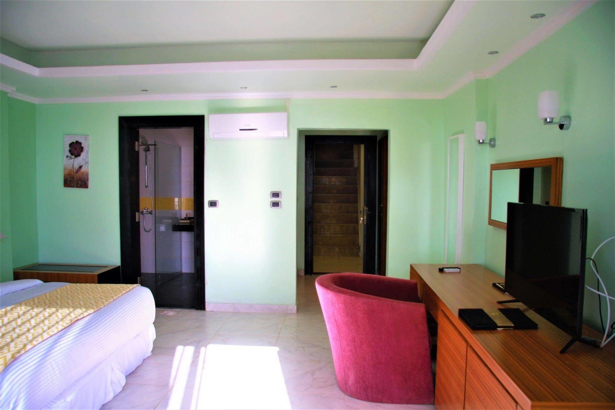 The Country Lodge Hotel Freetown Luaran gambar