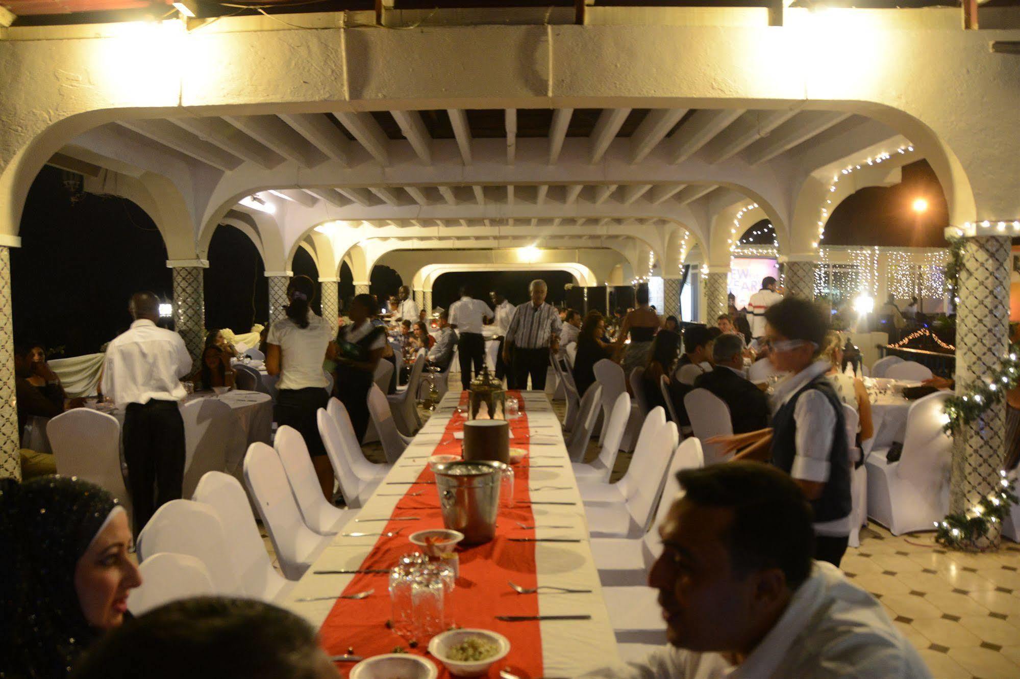 The Country Lodge Hotel Freetown Luaran gambar