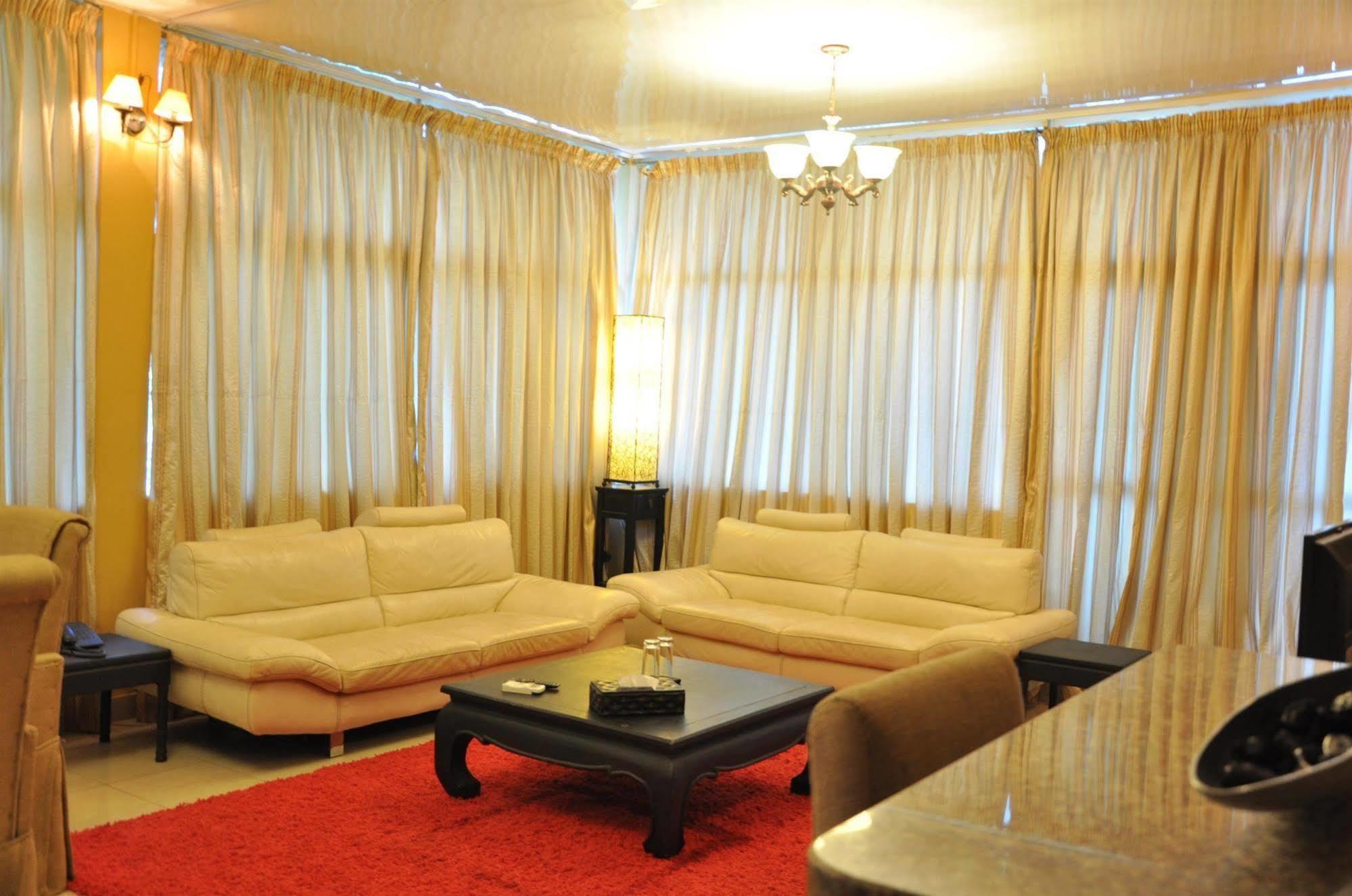 The Country Lodge Hotel Freetown Luaran gambar