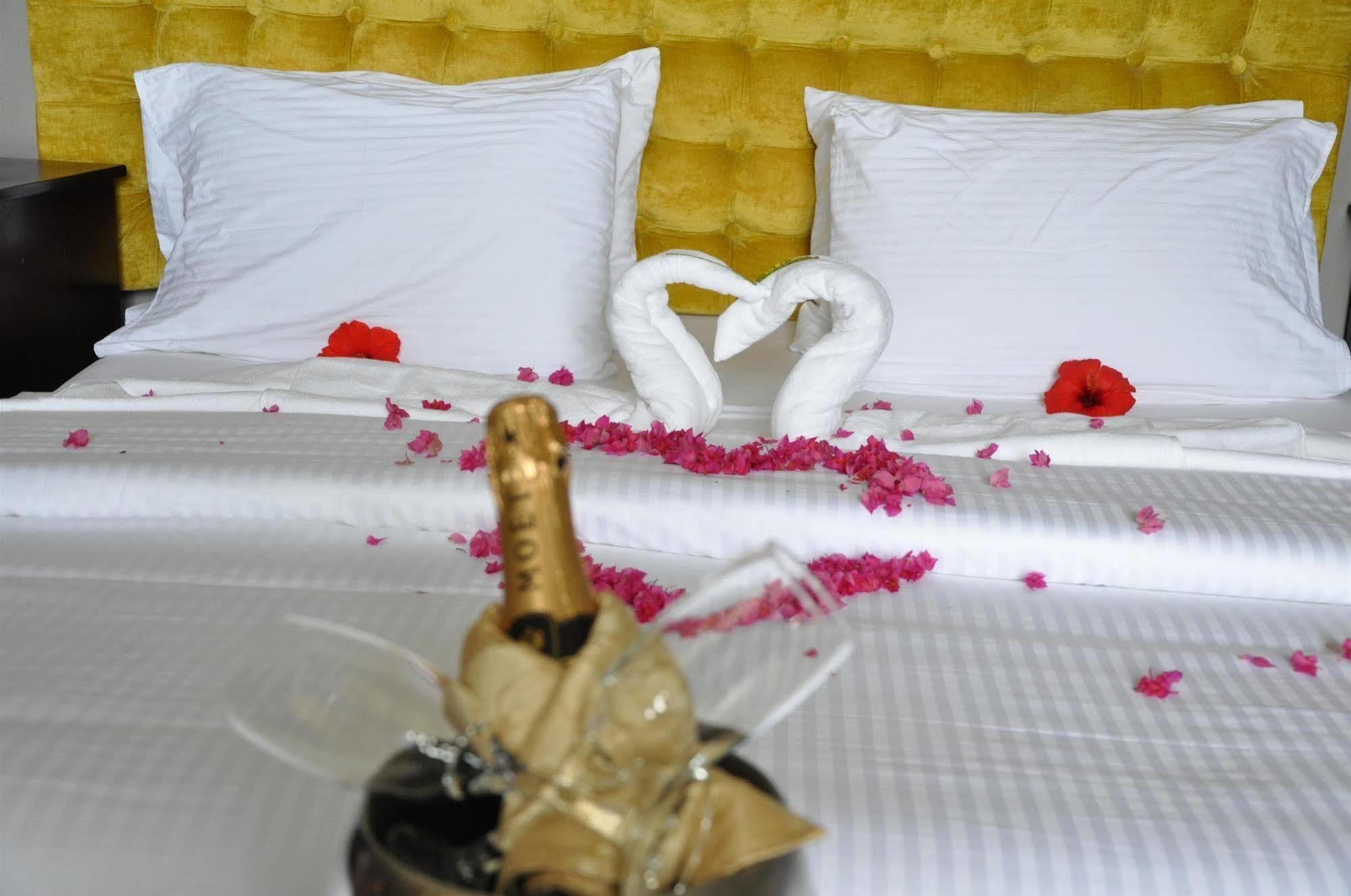 The Country Lodge Hotel Freetown Luaran gambar